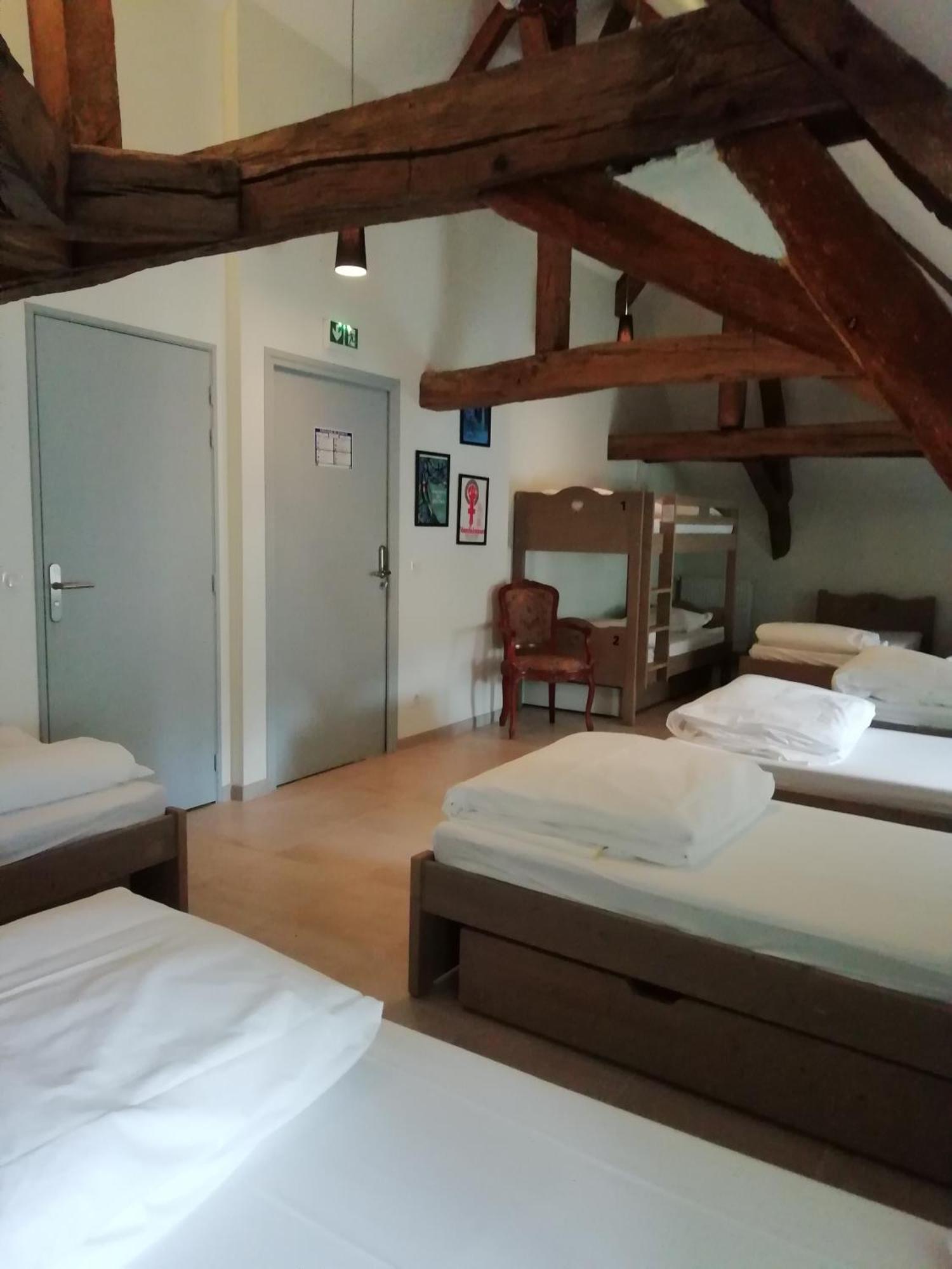 L'Auberge De Треньї Номер фото